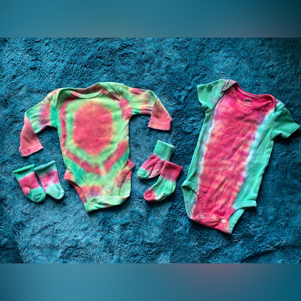 Christmas set, handmade 2 Carter's Tie-Dye Bodysuit Set - red and green